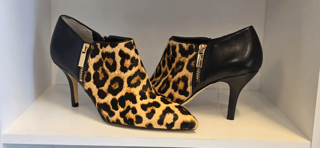 Michael Kors size 5 1/2 (38.5) NEW
