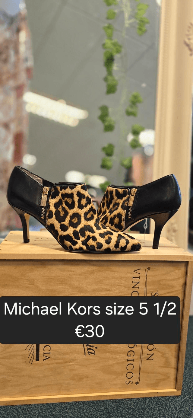 Michael Kors size 5 1/2 (38.5) NEW